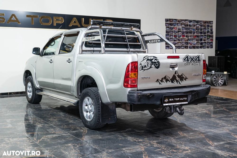 Toyota Hilux 4x4 Double Cab Sol - 27