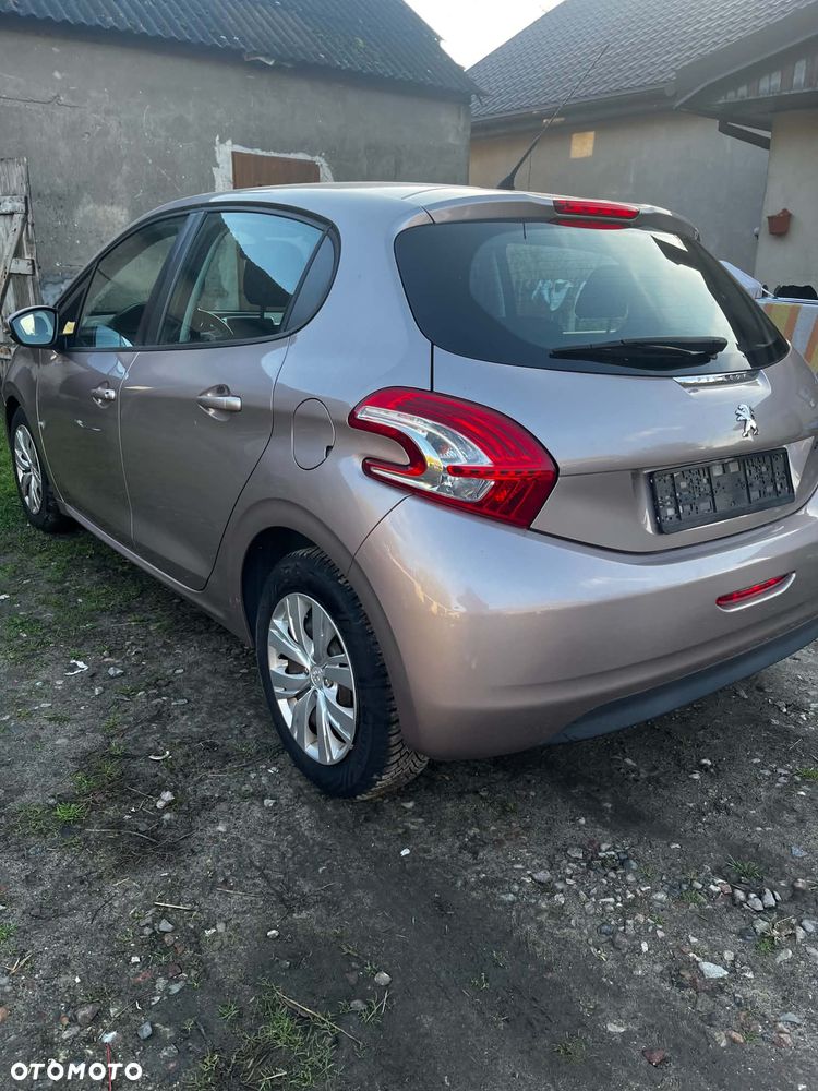 Peugeot 208 2012 photo 2