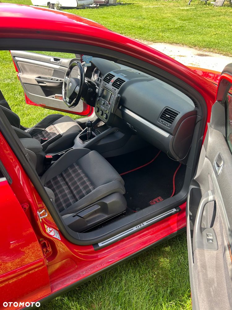 Volkswagen Golf - 8