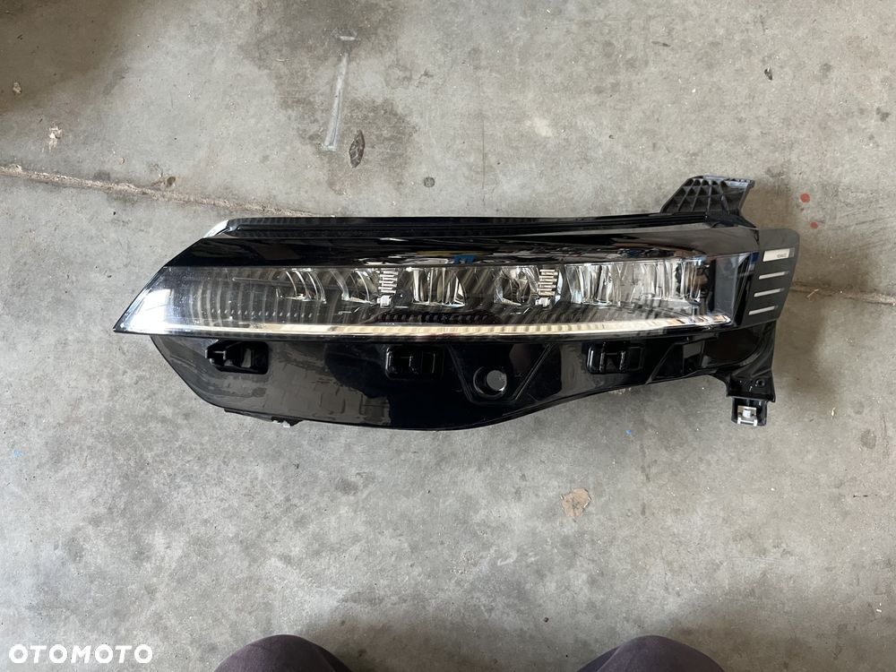 Lampa przednia lewa Renault Megane V E-TECH - 1