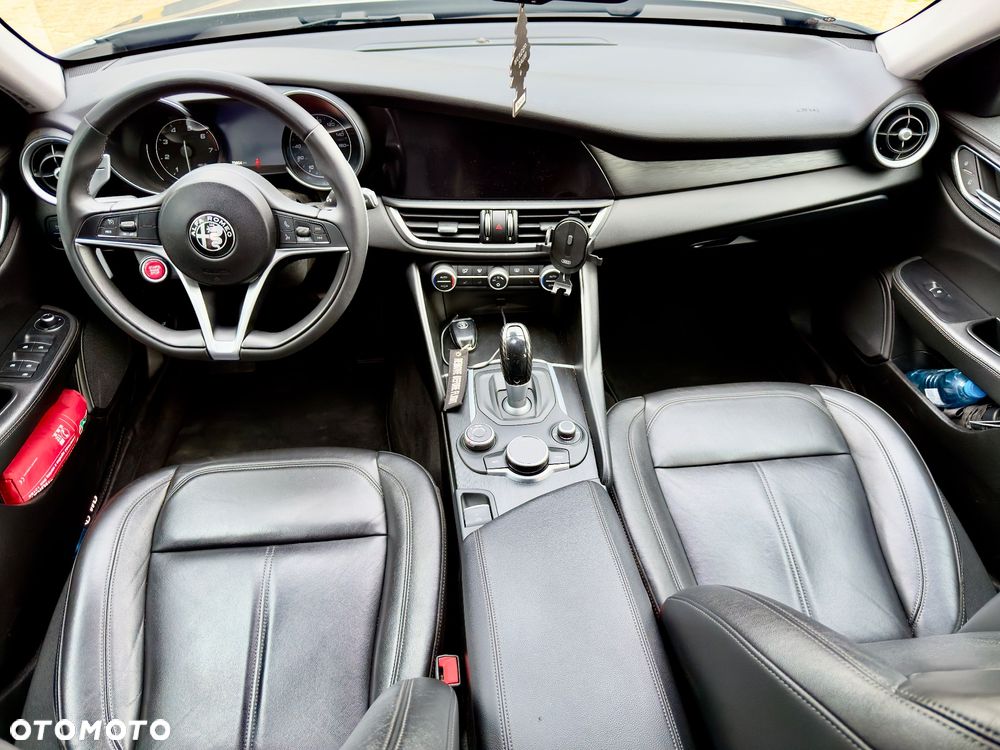 Alfa Romeo Giulia 2.0 Turbo 16V AT8-Q4 Ti - 15