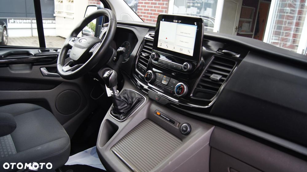Ford Tourneo Custom 2.0 EcoBlue L1 Titanium - 13