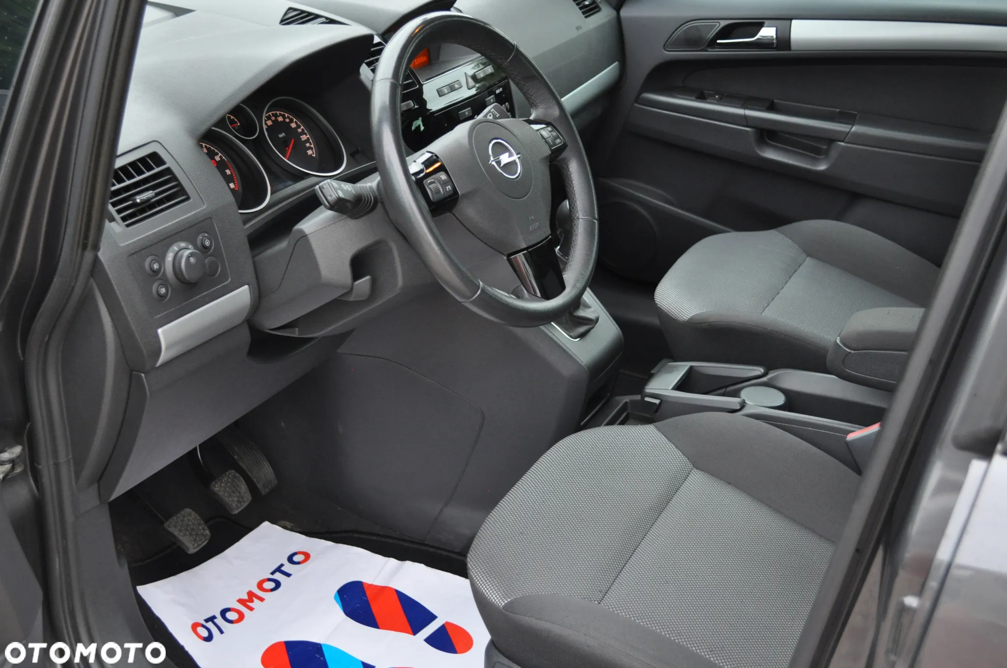 Opel Zafira 1.8 Cosmo - 17
