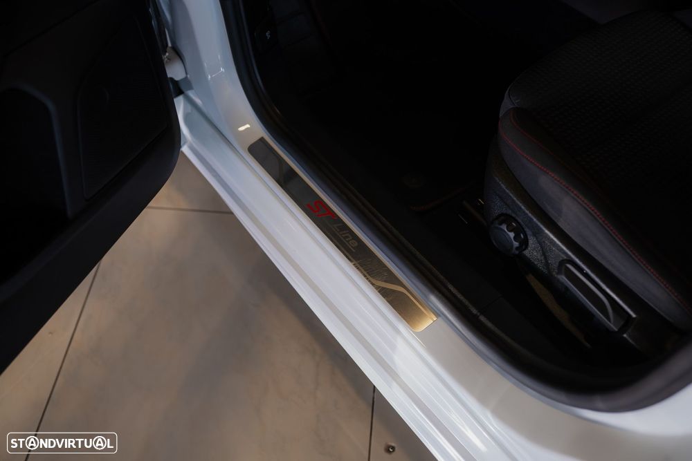 Ford Focus 1.0 EcoBoost ST-Line - 19