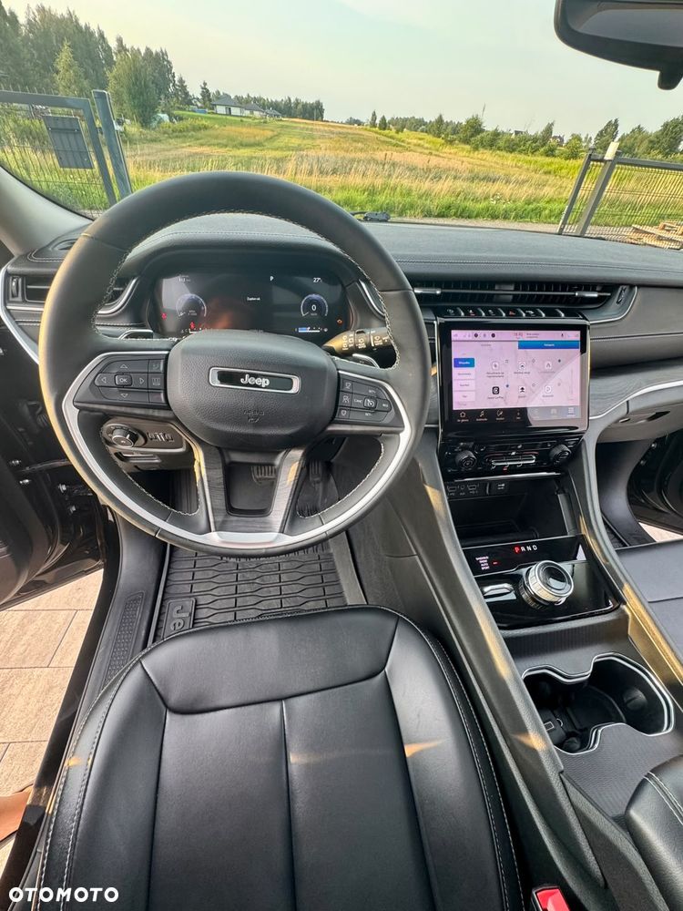 Jeep Grand Cherokee - 12