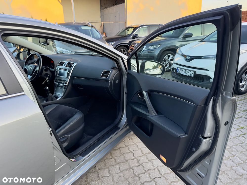 Toyota Avensis 2.0 Executive - 23