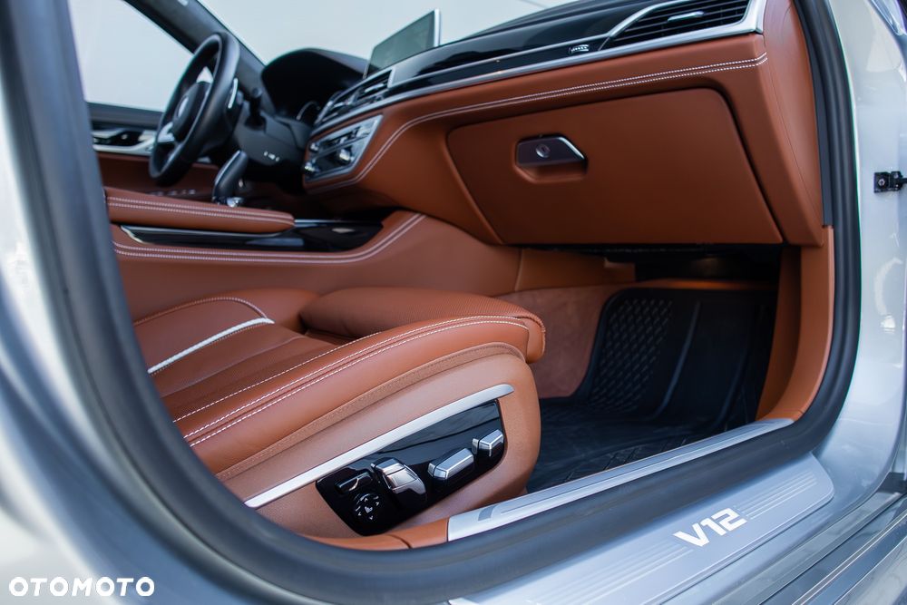 BMW Seria 7 M760Li xDrive - 22