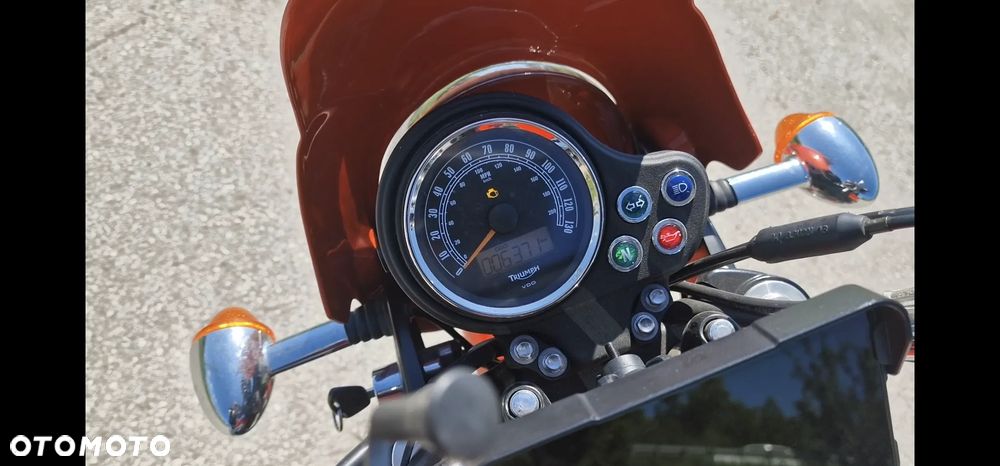 Triumph Bonneville - 14