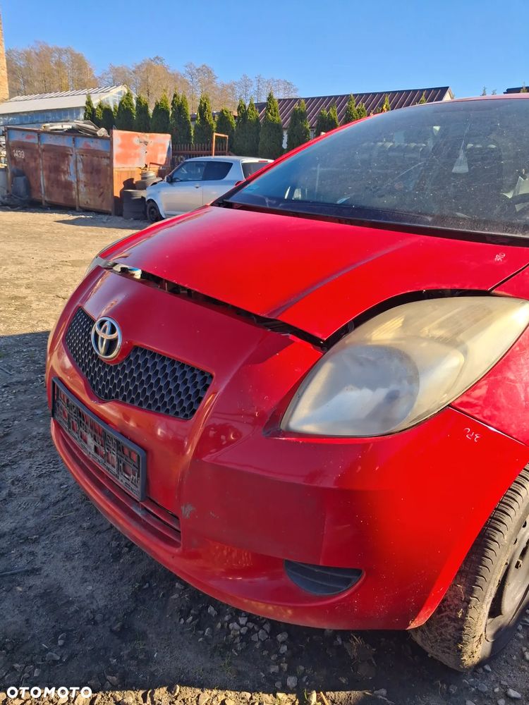 Toyota Yaris II Zderzak przod 3P0 - 3