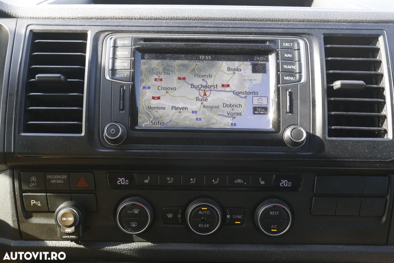 Volkswagen Caravelle - 24