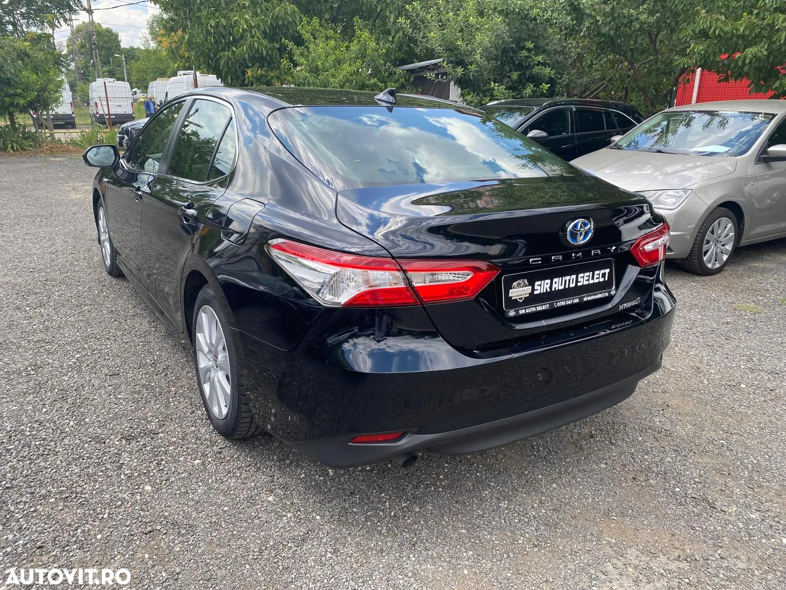 Toyota Camry 2.5 Hybrid Business - 12