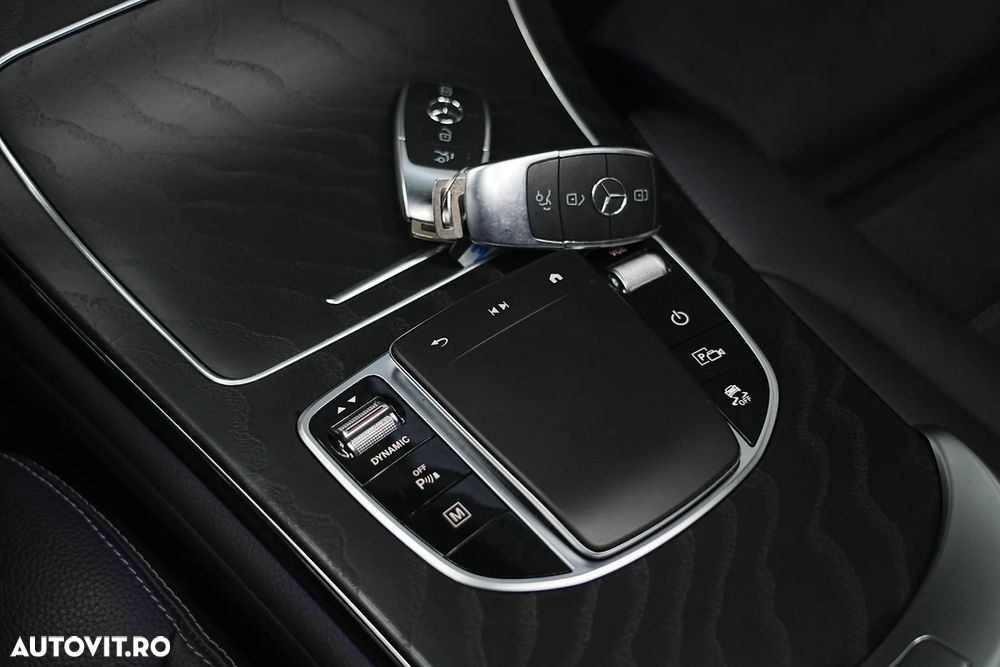 Mercedes-Benz GLC Coupe 300 e 4Matic 9G-TRONIC Edition AMG Line - 25