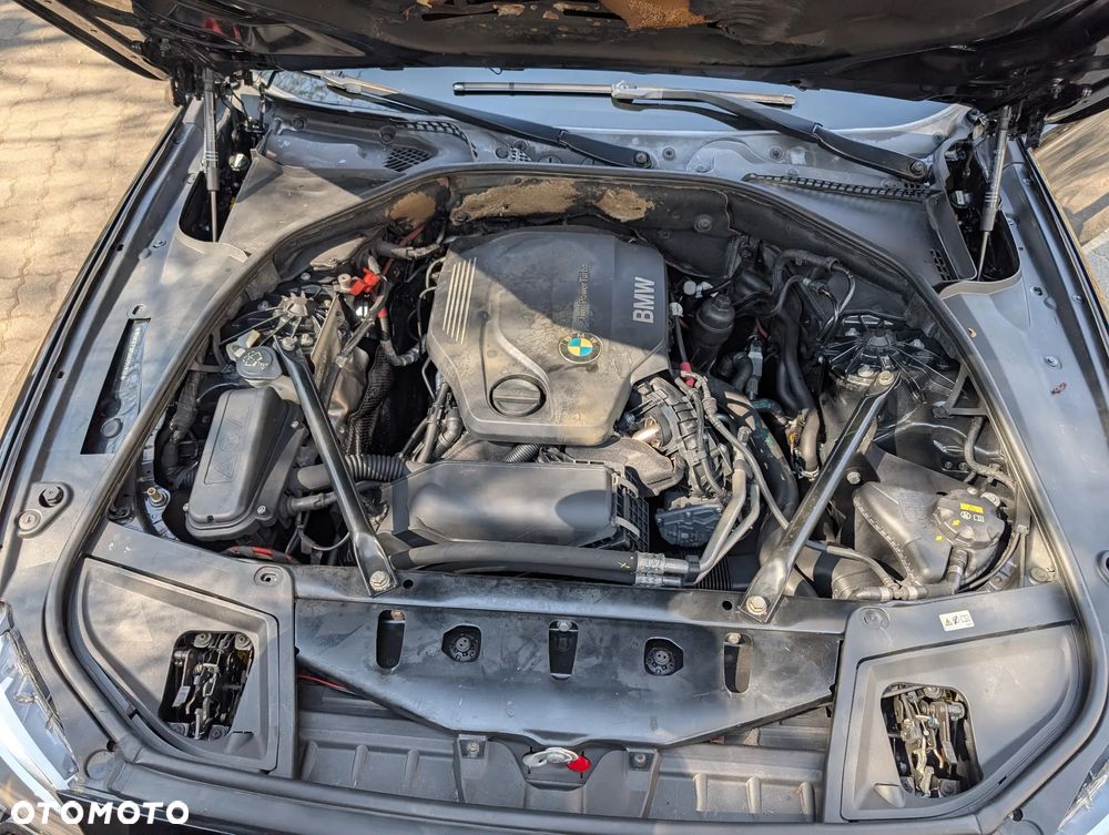 BMW Seria 5 520d xDrive - 29