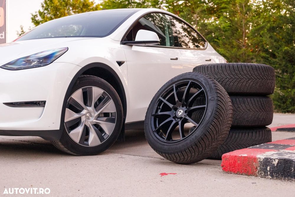 Tesla Model Y - 9