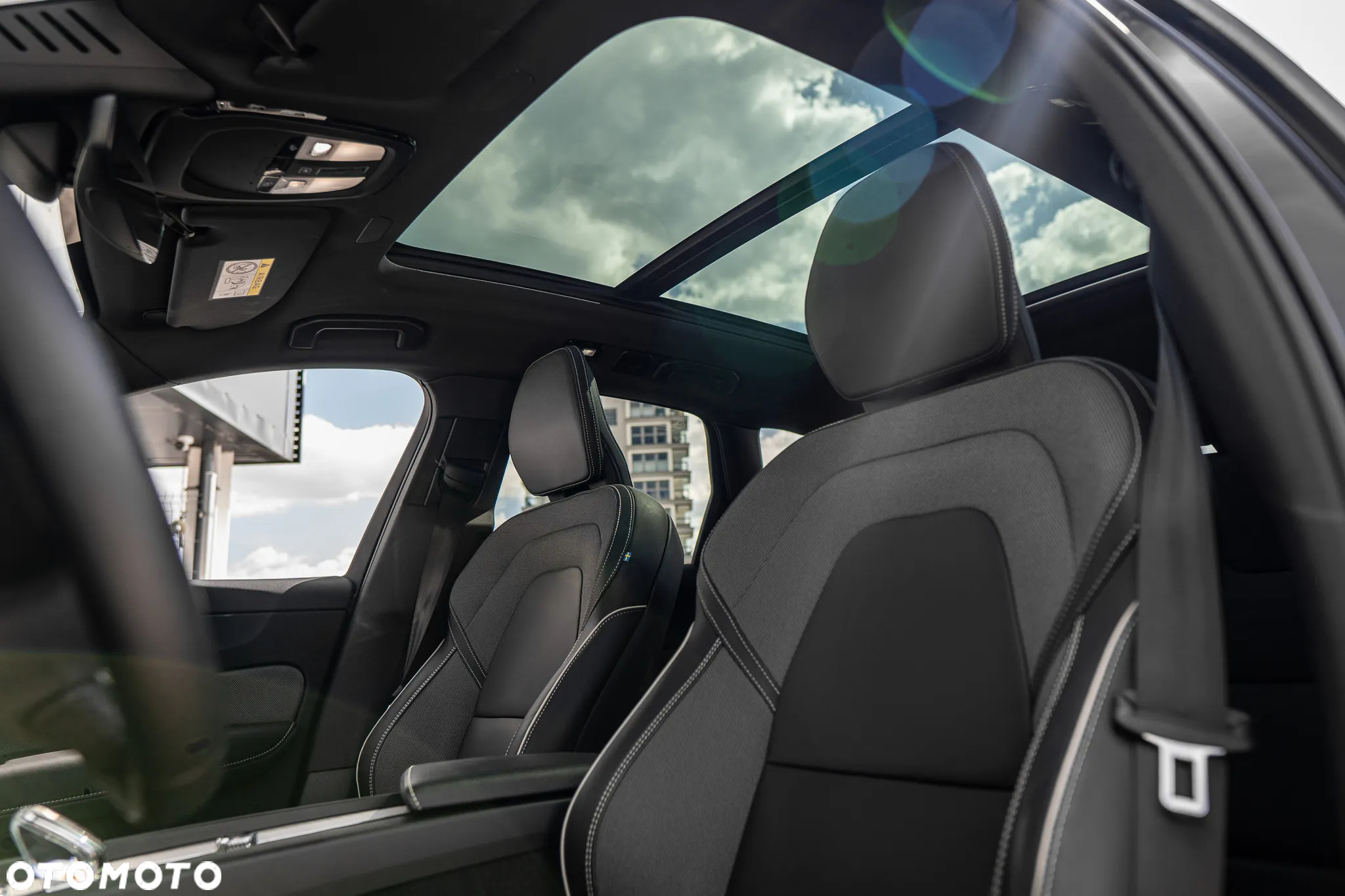 Volvo XC 60 B4 D AWD Plus Dark - 34