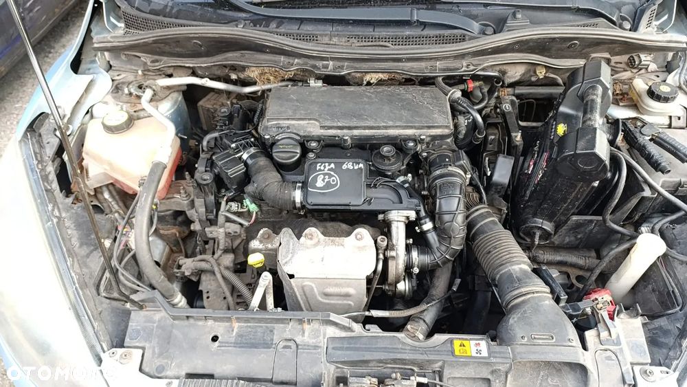 35443 citroen c3 picasso 1.4 vti 8fs na części lakier KARC - 25