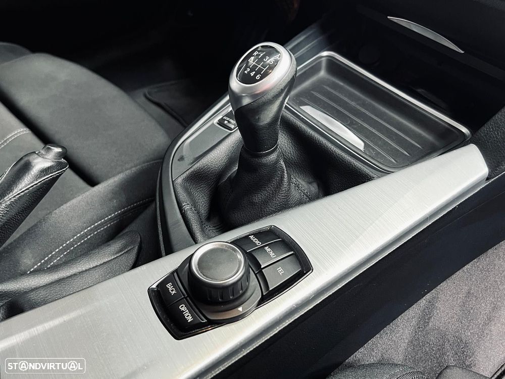 BMW 318 d Line Sport - 30
