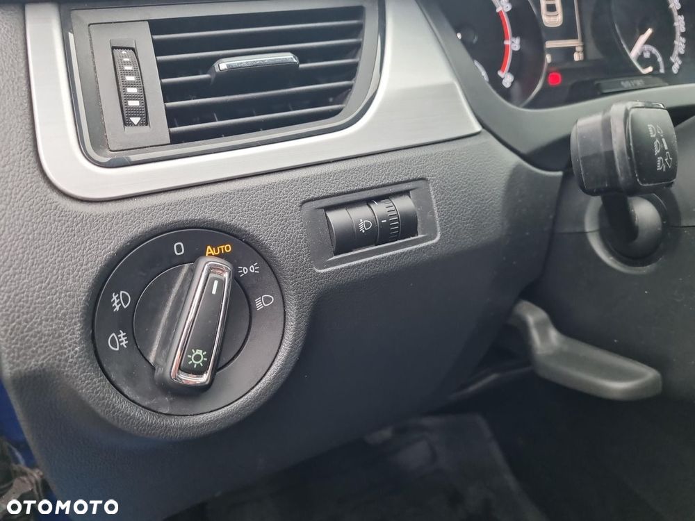 Skoda RAPID 1.0 TSI Ambition - 19