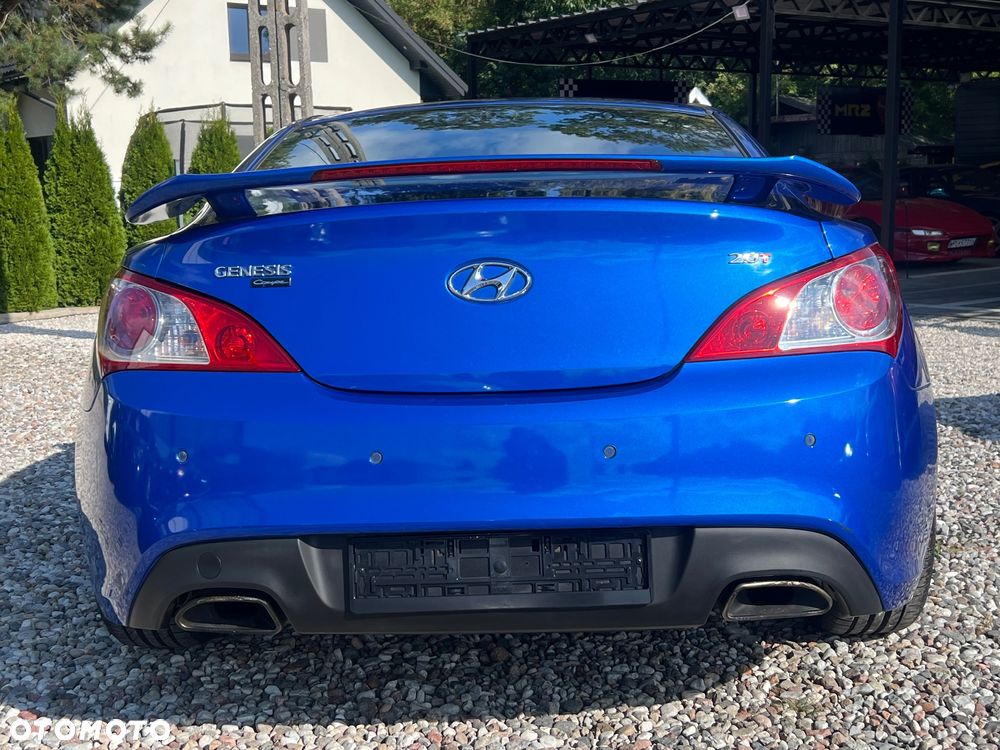 Hyundai Genesis Coupe 2.0 T - 10