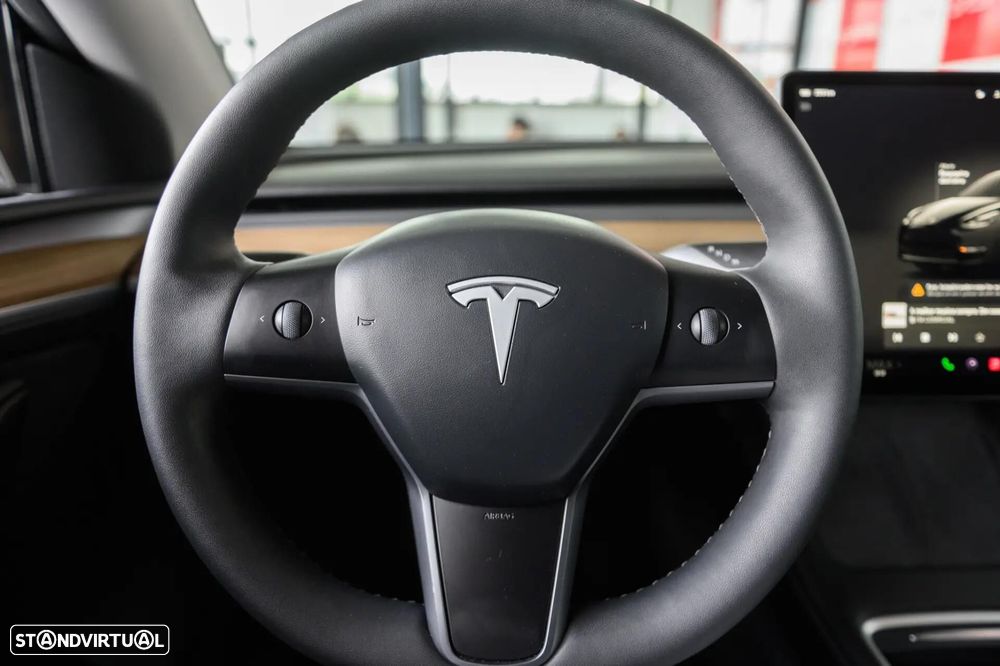 Tesla Model Y Long Range RWD - 32