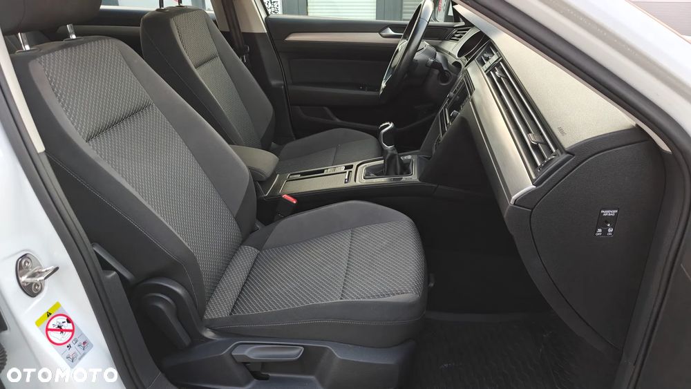Volkswagen Passat - 13