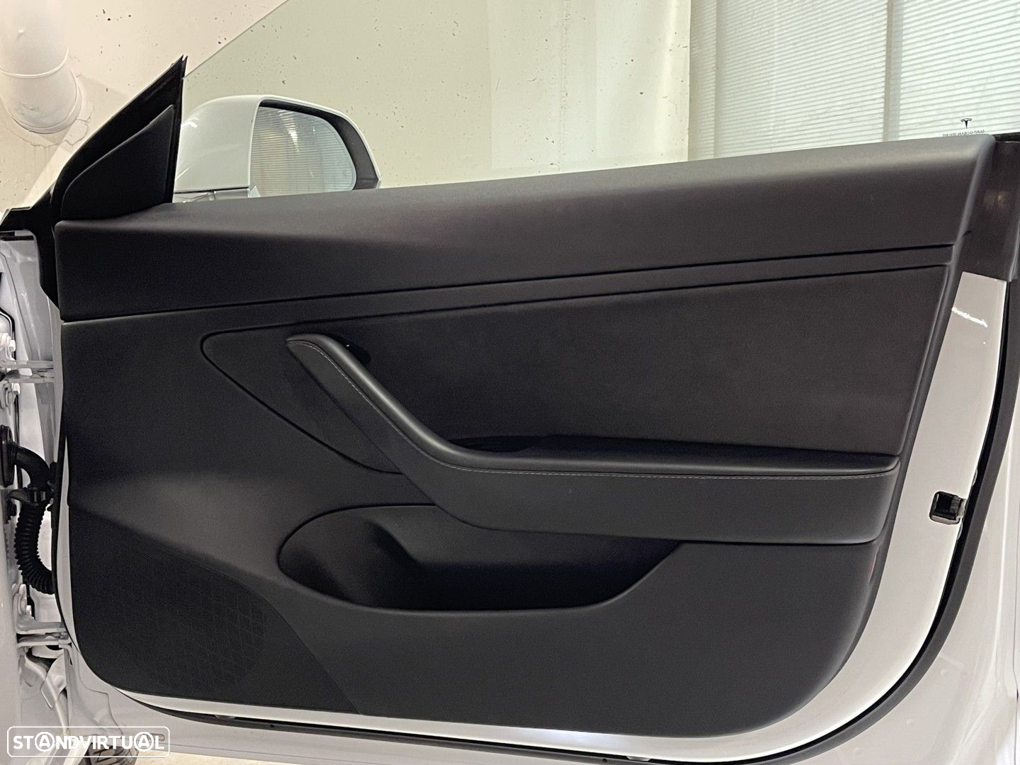 Tesla Model 3 - 32