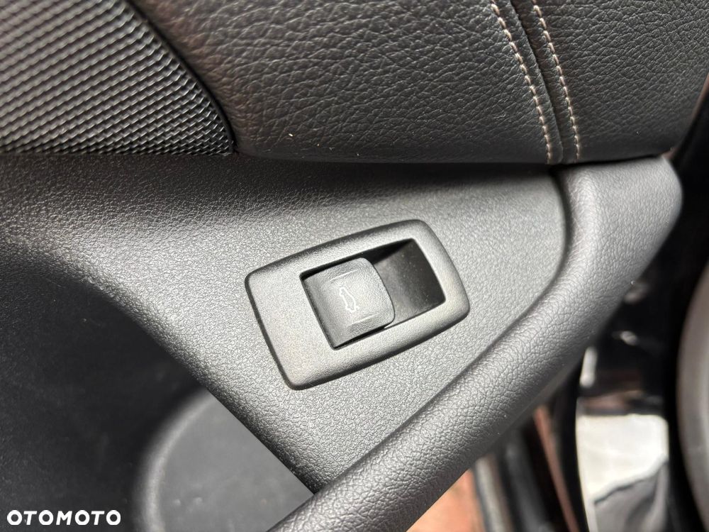 BMW Seria 5 525d Sport Line - 13