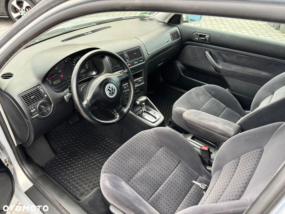 Volkswagen Golf 1.6 Trendline - 26