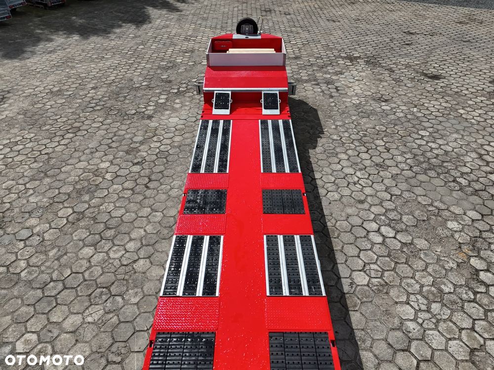 Inny 4 OSIOWA NISKOPODWOZIOWA z zagłębieniami na koła, rozciągana 5.000mm, długie najazdy 70T DMC - 15