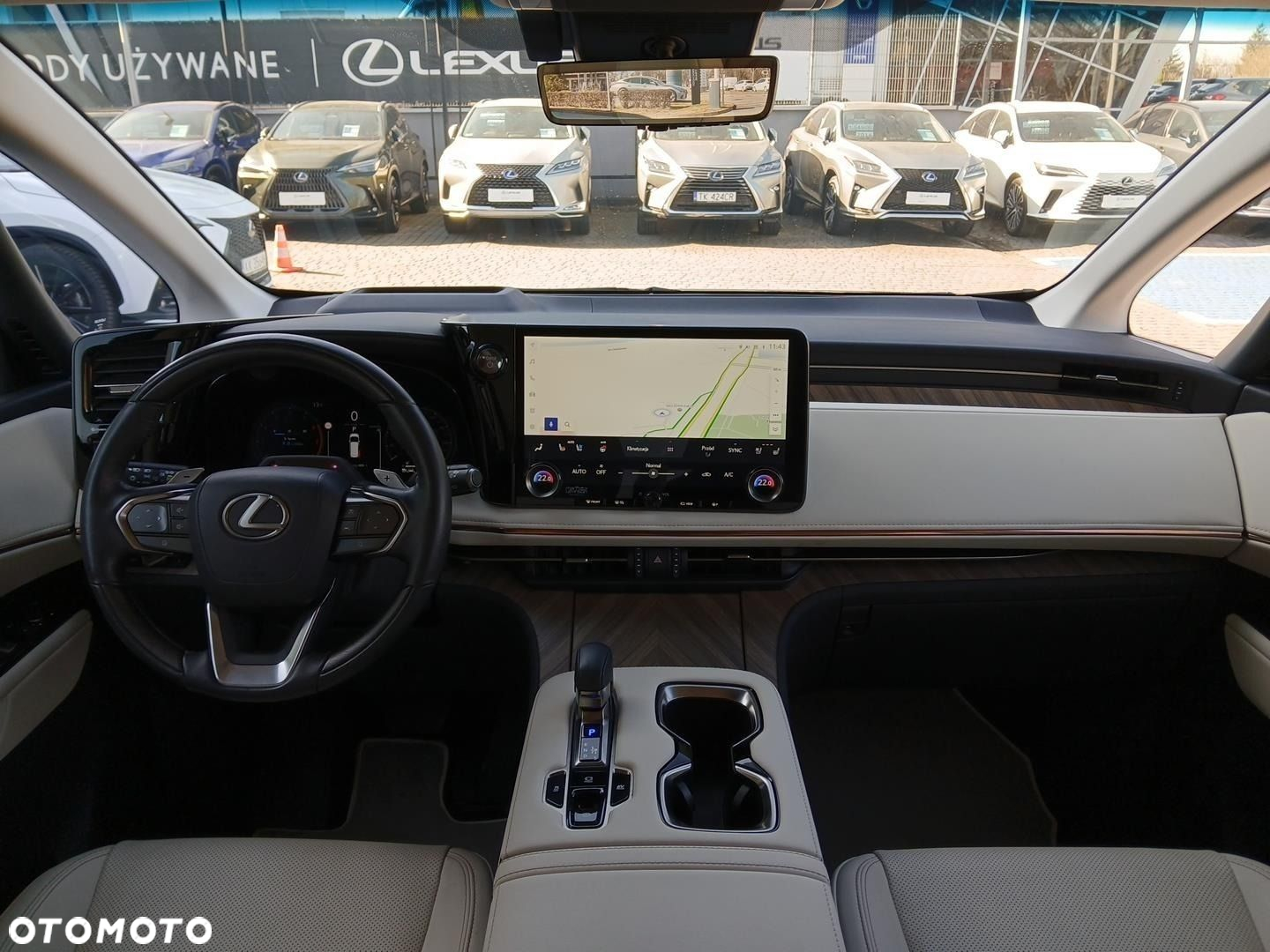 Lexus LM - 15