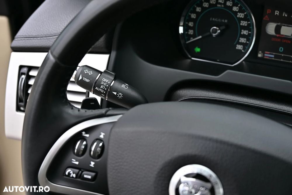Jaguar XF 2.2 Diesel - 33