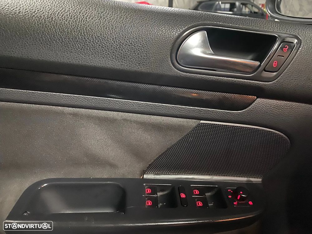 VW Golf Variant 1.6 TDi Confortline - 17