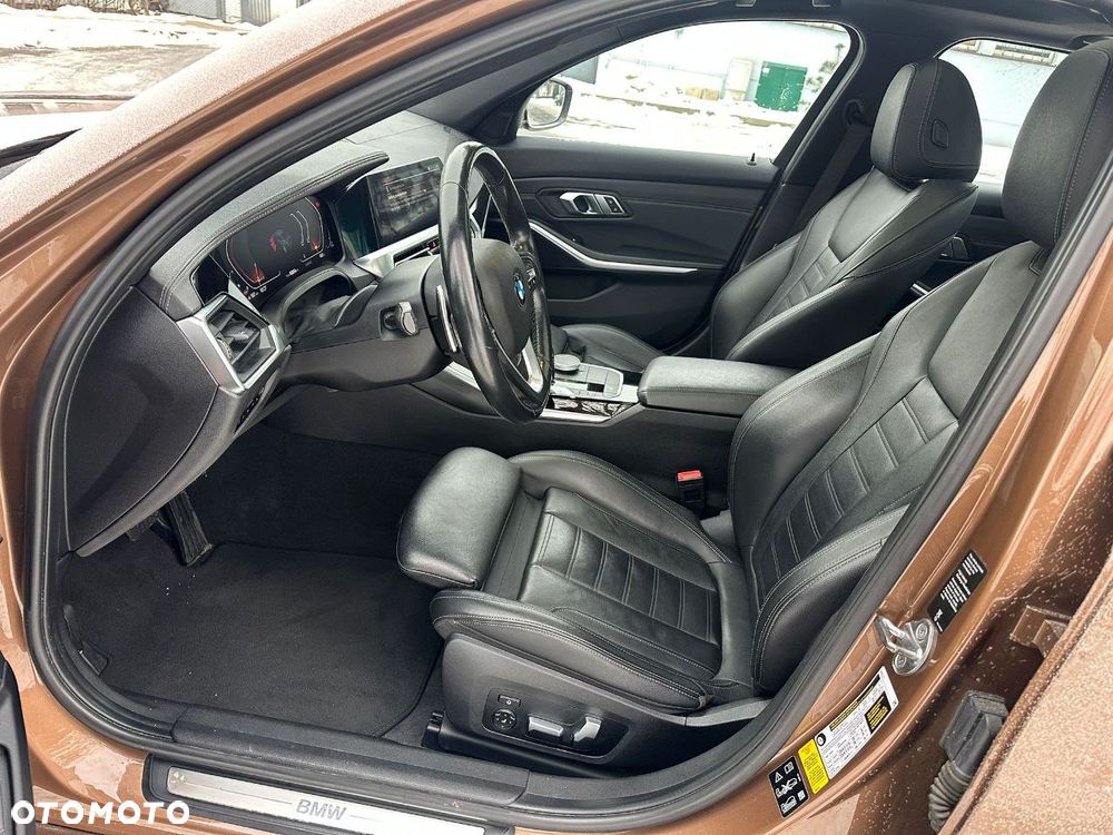 BMW Seria 3 330i xDrive - 9