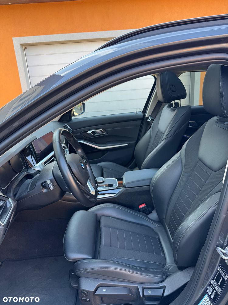 BMW Seria 3 318d mHEV - 27
