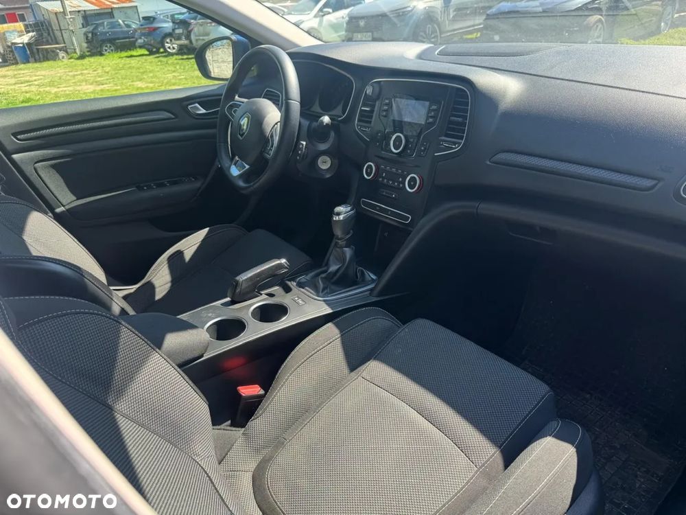 Renault Megane 1.5 Blue dCi Zen - 10