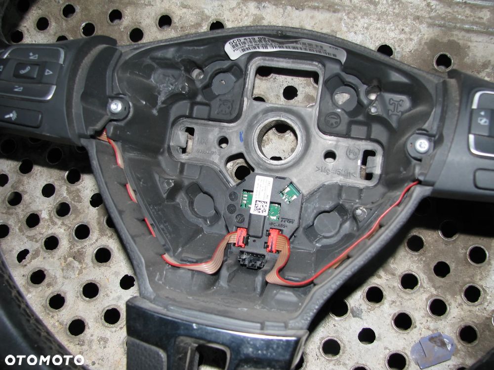 KIEROWNICA SKÓRA MULTIFUNKCYJNA VOLKSWAGEN JETTA 5C GOLF TOURAN 5C0419091AK - 4
