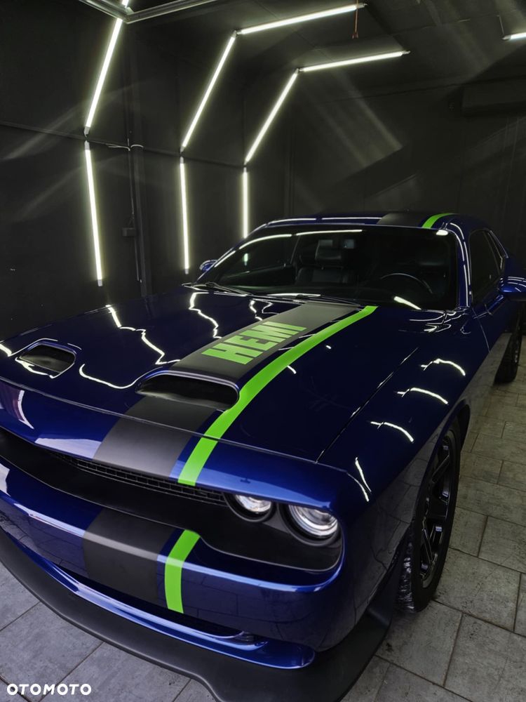 Dodge Challenger - 17
