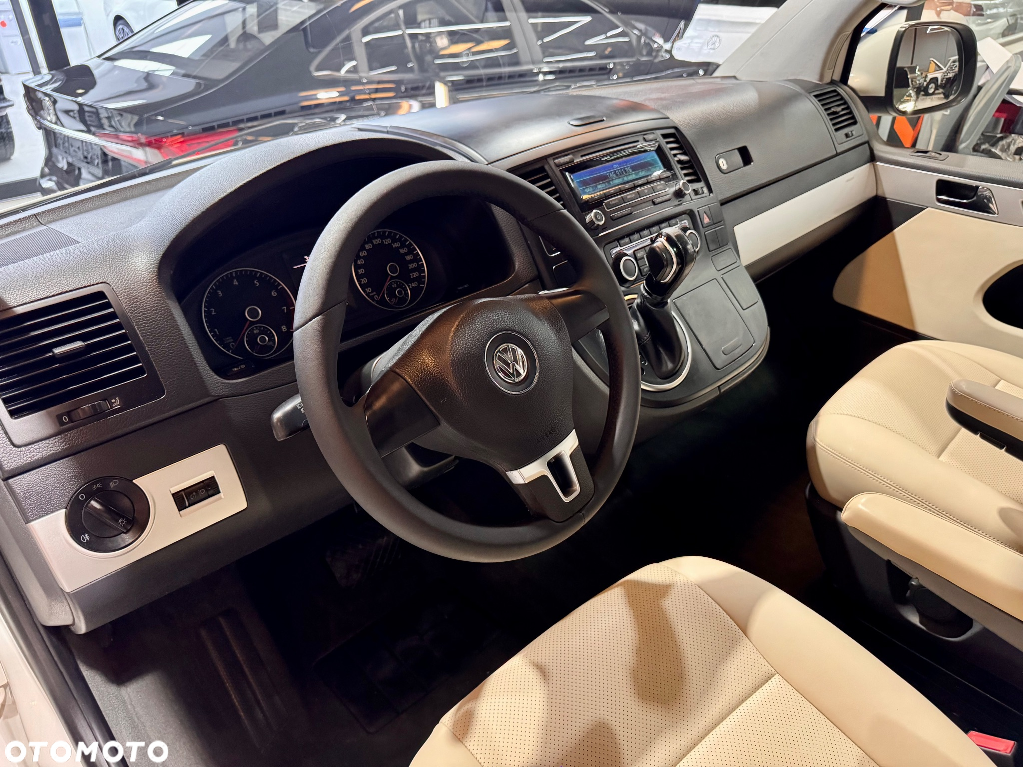 Volkswagen Multivan - 28