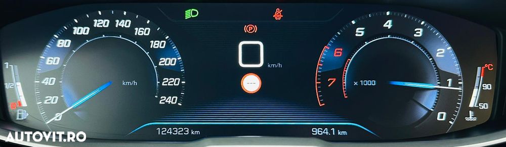 Peugeot 5008 PureTech 130 Stop & Start Allure Business-Paket - 36