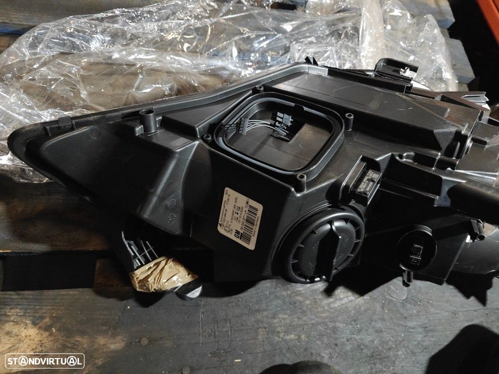 Farol Frente Esquerdo / Otica Esquerda Opel Astra J (P10)  39035871 Al - 7