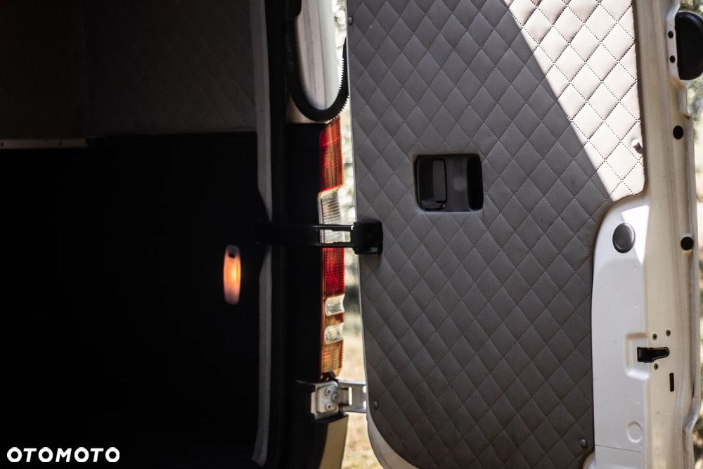 Mercedes-Benz Sprinter - 23