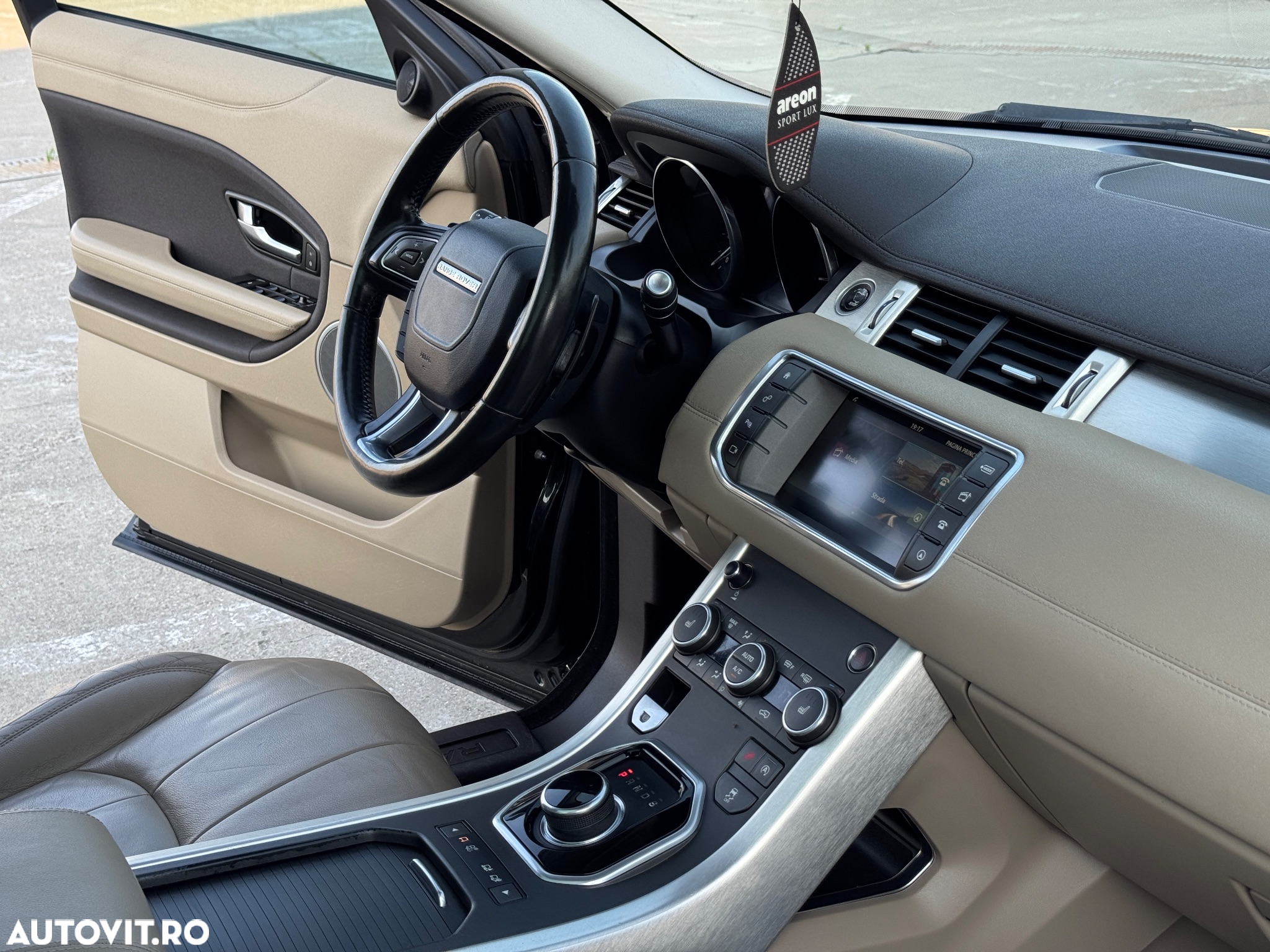Land Rover Range Rover Evoque - 15