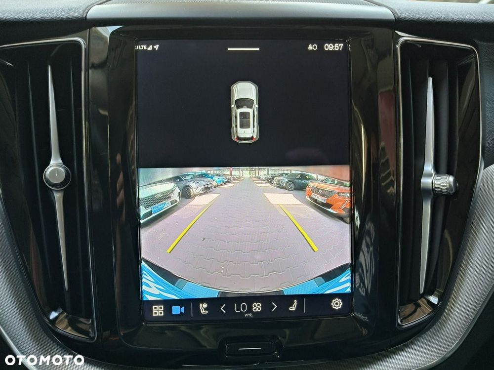 Volvo XC 60 B4 D AWD Ultimate Dark - 35