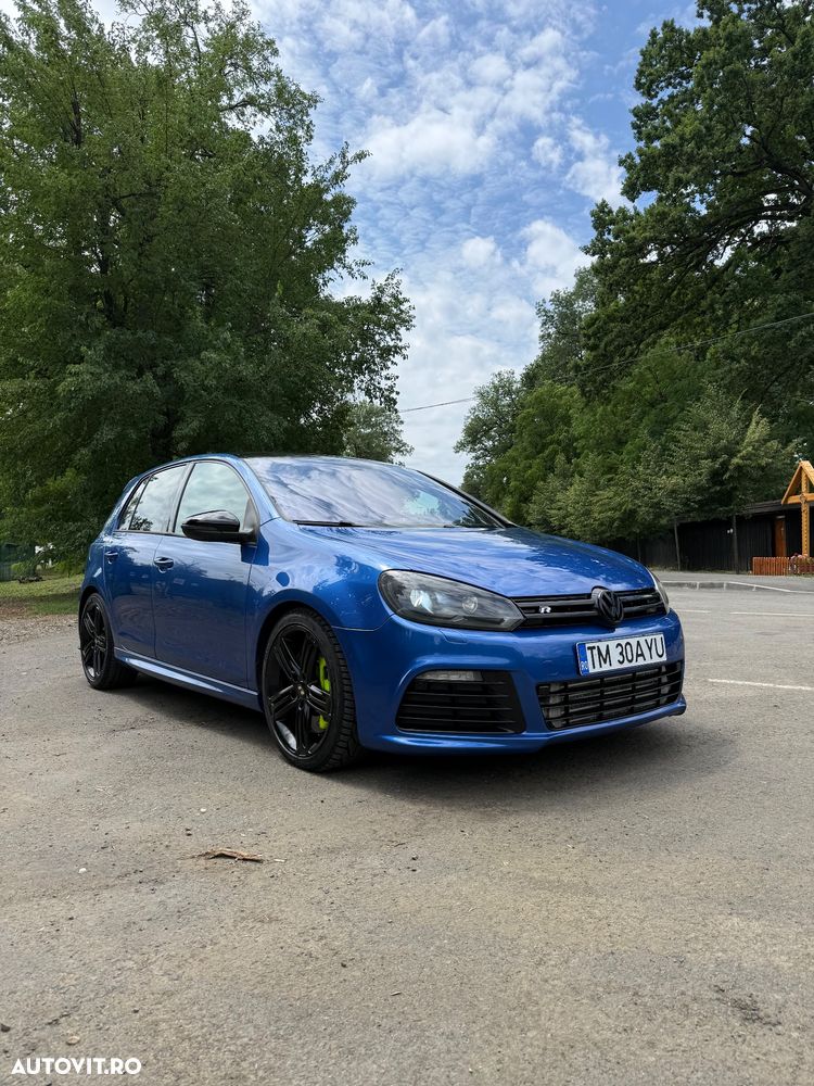 Volkswagen Golf - 1