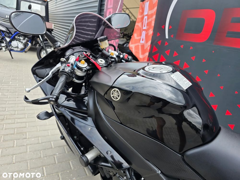 Yamaha R1 - 9