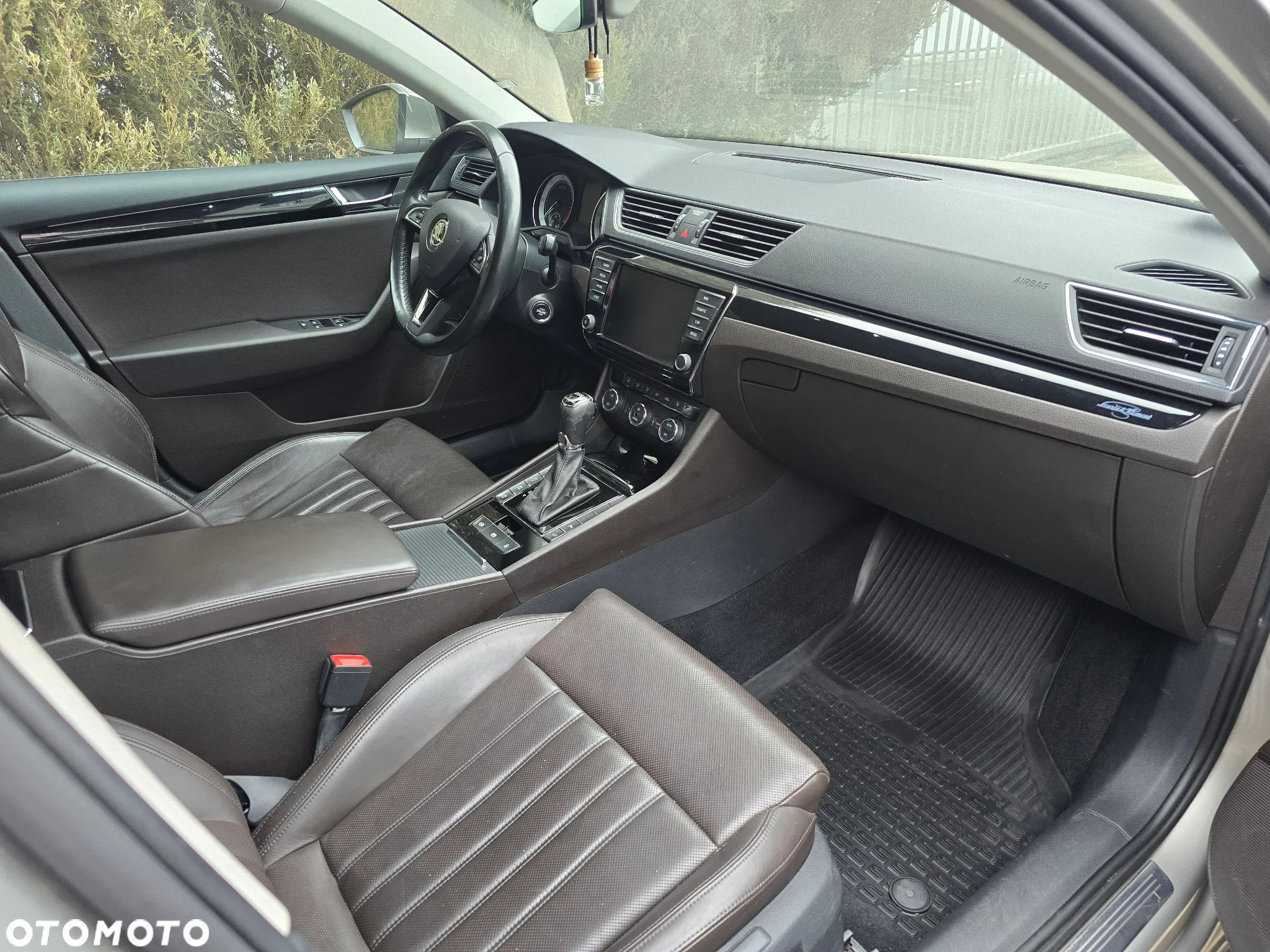Skoda Superb 2.0 TDI 4x4 L&K DSG - 9