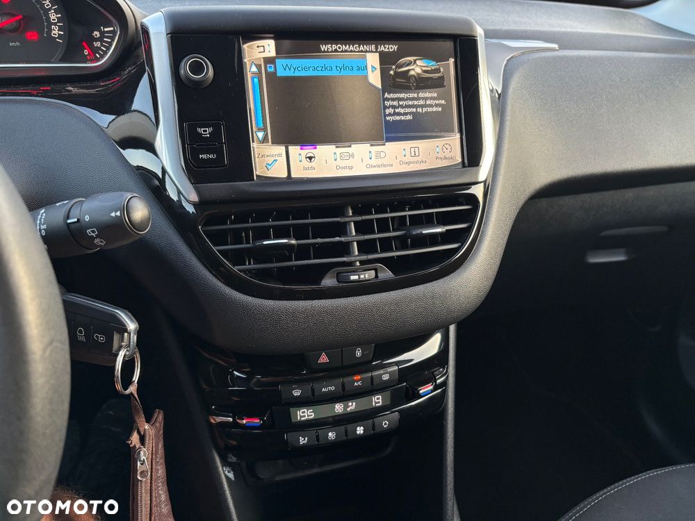 Peugeot 208 - 14