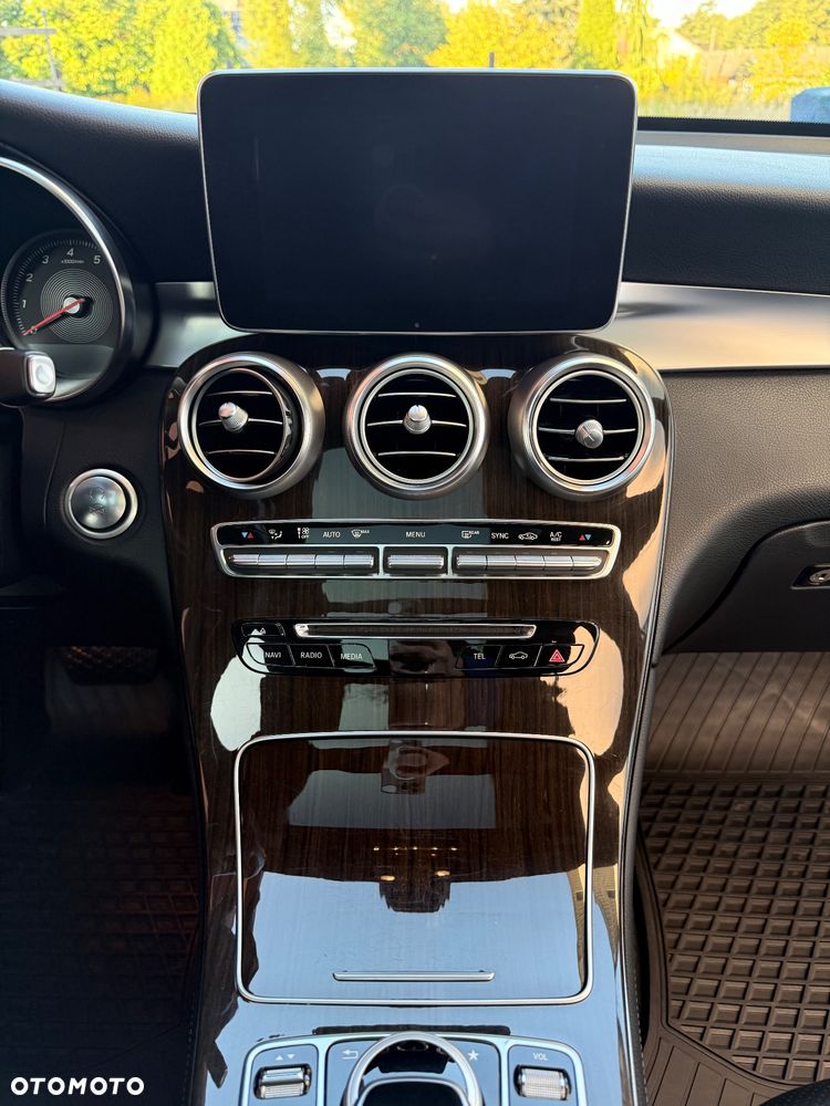 Mercedes-Benz GLC - 16