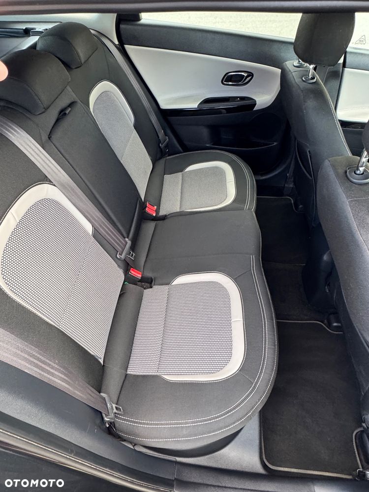 Kia Ceed - 9