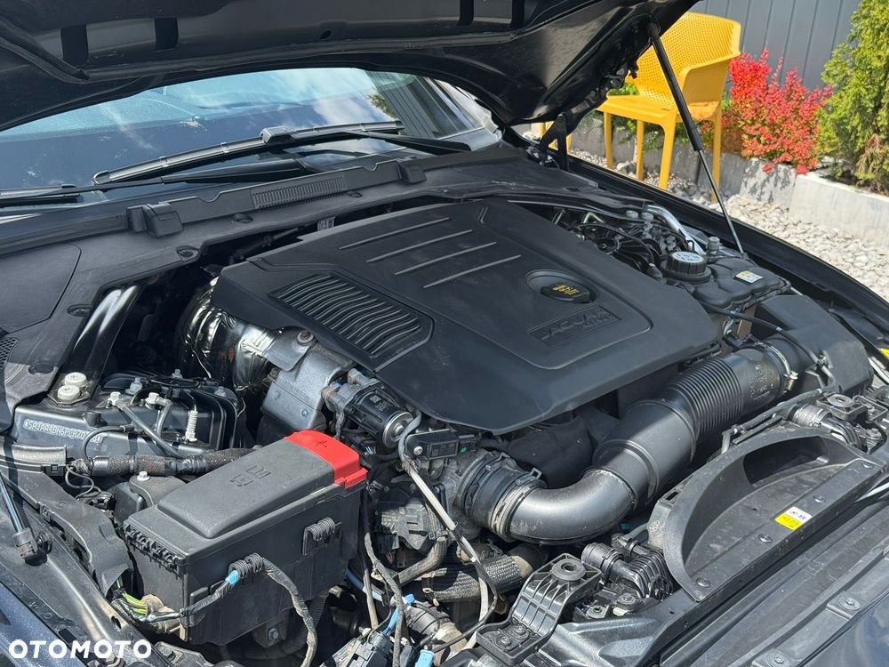 Jaguar XE 2.0 D200 mHEV R-Dynamic S - 11
